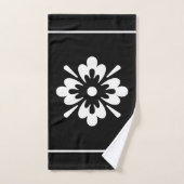 Motif floral blanc sur noir (Serviette à main)