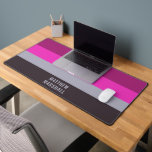 Motif gris rose et gris foncé pourpre rayures<br><div class="desc">Améliorez votre espace de travail avec le Motif de bureau Mat à rayures violettes rose, gris et foncé. Doté d'un design rayé élégant, ce tapis ajoute une touche moderne et sophistiquée tout en offrant une surface lisse pour votre clavier et votre souris. Parfait pour les bureaux à domicile, les installations...</div>