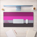 Motif gris rose et gris foncé pourpre rayures<br><div class="desc">Améliorez votre espace de travail avec le Motif de bureau Mat à rayures violettes rose, gris et foncé. Doté d'un design rayé élégant, ce tapis ajoute une touche moderne et sophistiquée tout en offrant une surface lisse pour votre clavier et votre souris. Parfait pour les bureaux à domicile, les installations...</div>