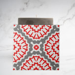 Motif marocain ethnique rouge blanc gris<br><div class="desc">Design moderne et dynamique de carreaux en céramique avec un motif sans soudure aux formes géométriques en rouge et blanc sur un arrière - plan gris.</div>