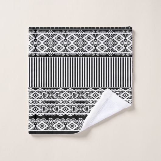 Motif noir et blanc avec dentelle et patchwork (Gant de toilette)