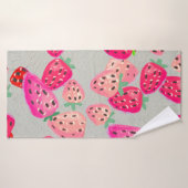 Motif sans couture avec fraise mûre. Main dessinée (Serviette de bain)