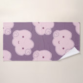 Motif souriant ciel nuageux transparent sur lilac (Serviette de bain)