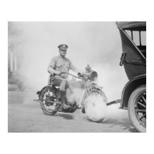 Motorcycle politieman on Duty, 1923.  foto