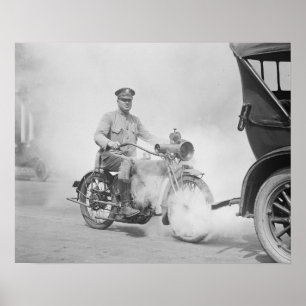 Motorcycle politieman on Duty, 1923.  foto Poster
