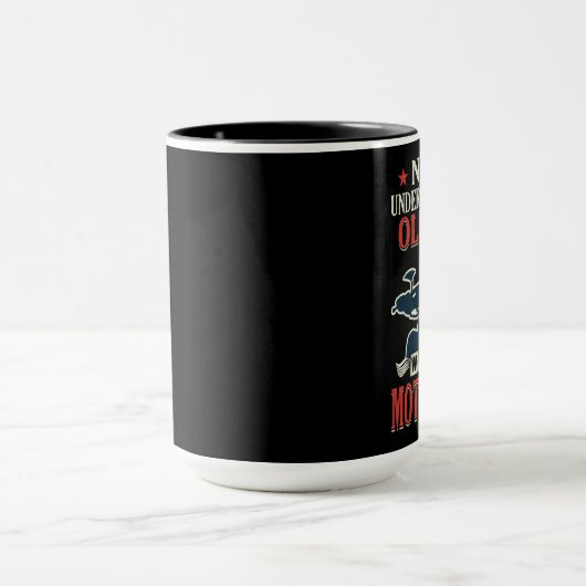 Motorfietpop onderschat nooit een oud Man Mok (Midden)