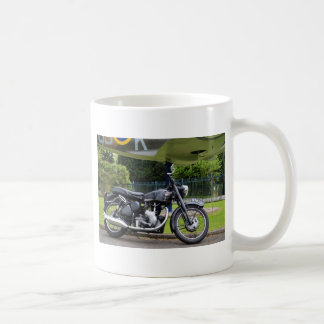 Motorfiets en spitvuur koffiemok