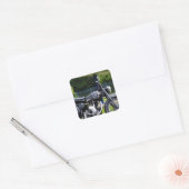 Motorfiets en spitvuur vierkante sticker (Envelop)