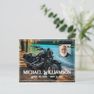 Motorfiets In de buurt van de waterviering van het Briefkaart