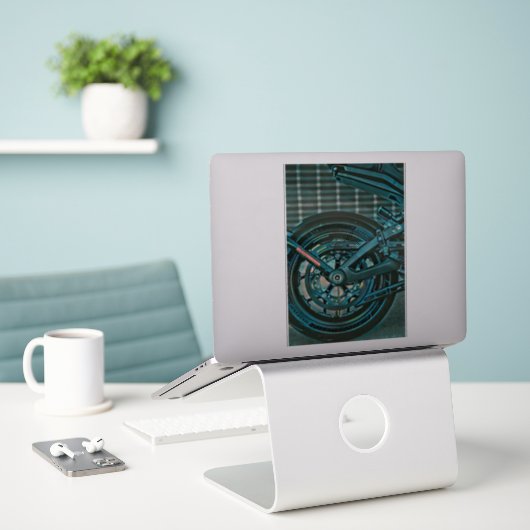 Motorfietsgeschenken Sticker (Laptop op bureau)