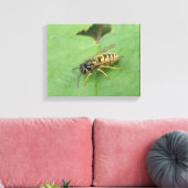 Mouche volante sur une impression sur toile de feu (Insitu(Salon))