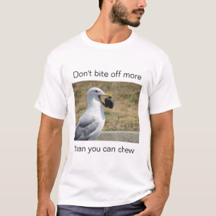 Mouette avec des conseils avisés, sur un T-shirt