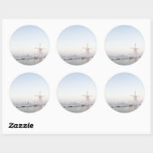 Moulin à vent dans la neige en hiver autocollant r (Feuille)