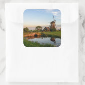 Moulin à vent en Hollande rurale carré autocollant (Sac)