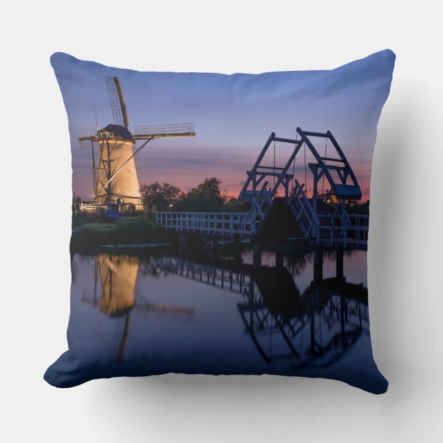 Moulins à vent et un pont-levis au coussin de (Recto)