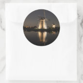 Moulins à vent illuminés la nuit rond autocollant (Sac)