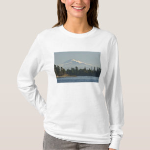 Mount Baker domineert landschap T-shirt