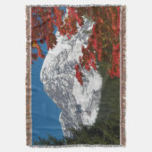 Mount Rainier en herfstbladkleuren Deken (Voorkant Verticaal)
