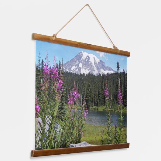 Mount Rainier en Wildflower Schilderachtig Landsch Hangend Wandkleed (Gebogen)