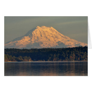 Mount Rainier et Coque Inlet à Dusk