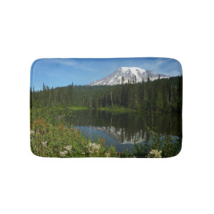 Mount Rainier-meerreflectie met wilde bloemen Badmat