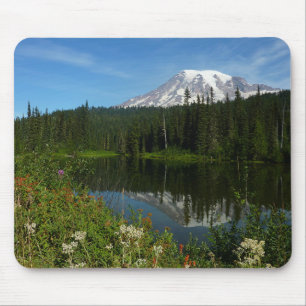 Mount Rainier-meerreflectie met wilde bloemen Muismat