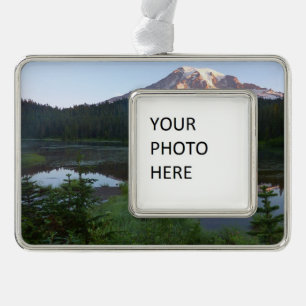 Mount Rainier Reflecteerde Sunrise II Verzilverd Kader Ornament