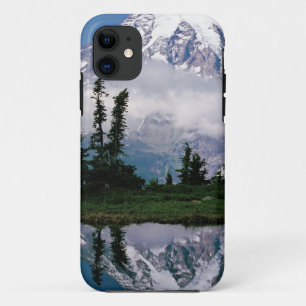 Mount Rainier weerspiegeld in een bergmeer iPhone 11 Hoesje