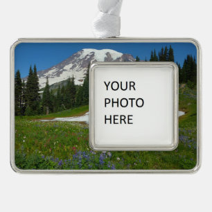 Mount Rainier, Wilde Bloemen en Sneeuw Verzilverd Kader Ornament