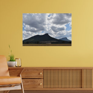 Mount Sturgeon en Abrupt onder dramatische wolken  Poster