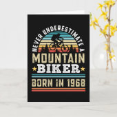 Mountain Biker, geboren in 1968 60th Birthday Gift Kaart (Gele Bloem)
