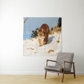 Mountain Lion op sneeuwheuvel Wandkleed (In situ)