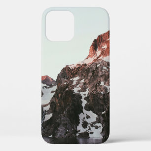 MOUNTAIN MET SNEEUW OP HET WATERLICHAAM iPhone 12 HOESJE