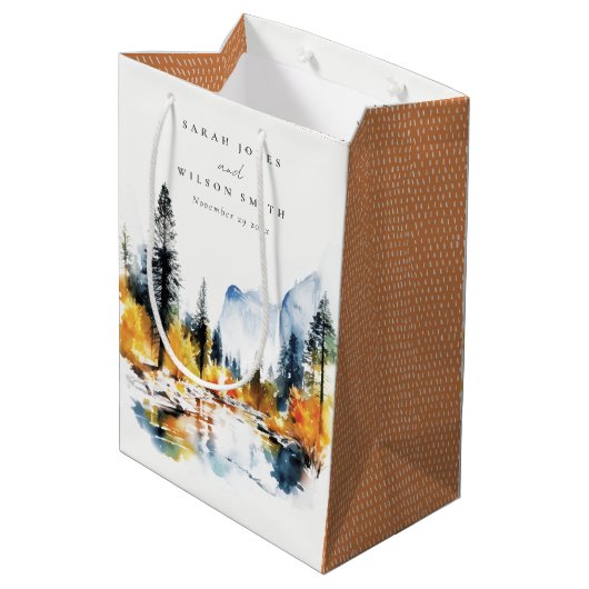 Mountain River Herfst Winterlandschap Bruiloft Medium Cadeauzakje (Achterkant Gekanteld)