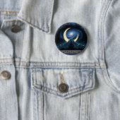 Mountain Serenity Cosmic Meditation, Crescent Moon Ronde Button 5,7 Cm (In situ)