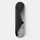 Mountain Skyline in Black en White Skateboard (Voorkant)