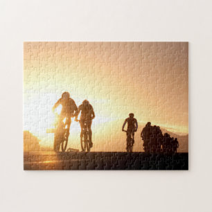 Mountainbikers maken hun weg naar de top legpuzzel