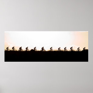 Mountainbikers maken hun weg over de dam poster