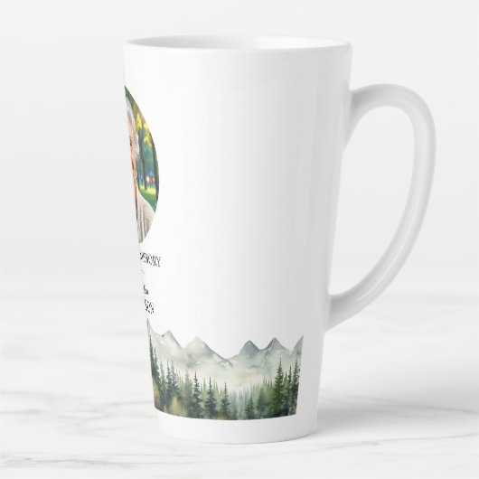 Mountains and Trees Celebration Of Life Keepsake Latte Mok (Rechts)