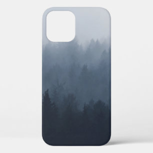 MOUNTATIE MET BOSBOUW IN DE FOG iPhone 12 HOESJE