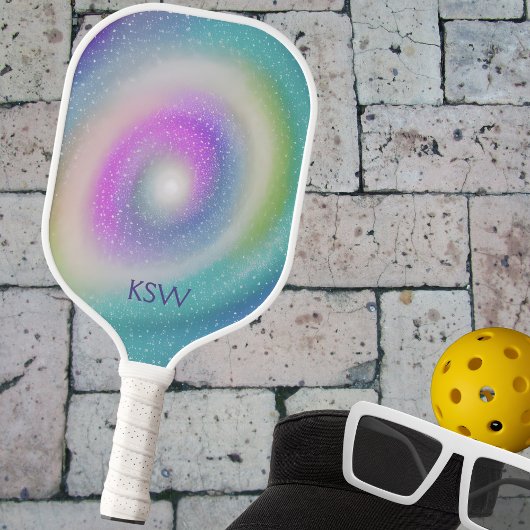 Mousserende pasta's met monogram pickleball paddle