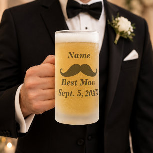 Moustache de garçon d'honneur et mug en verre givr