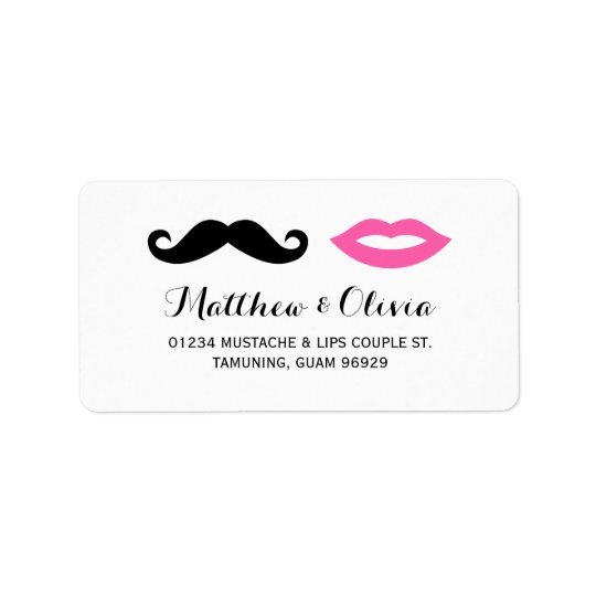Moustache et lèvres roses épousant des étiquettes
