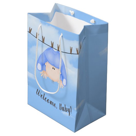 Moyen Baby Boy sur Clothesline Medium Cadeau Sac (Devant Angle)