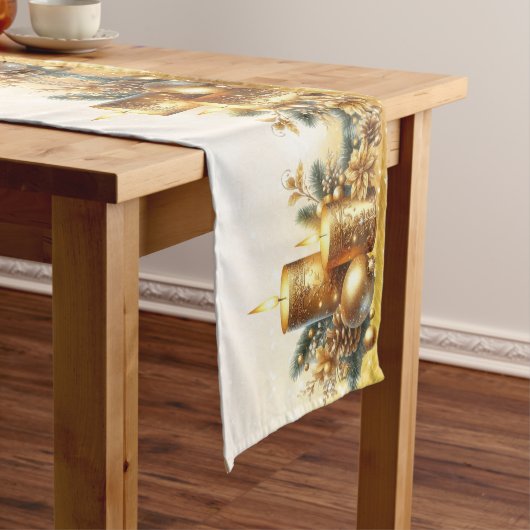 Moyen Chemin de table de Noël avec bougies dorées (In Situ)