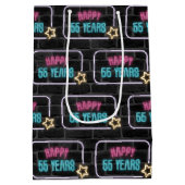 Moyen Neon 55th Birthday Sign On Brick Medium Cadeau sac (Dos)