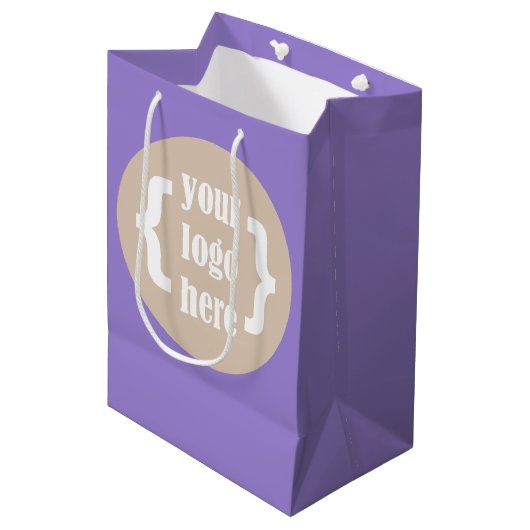 Moyen Sac Cadeau Promotionnel Violet Uni avec Logo Blanc (Devant Angle)