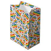 Moyen Sac cadeau Rainbow Pride Hearts (Devant Angle)