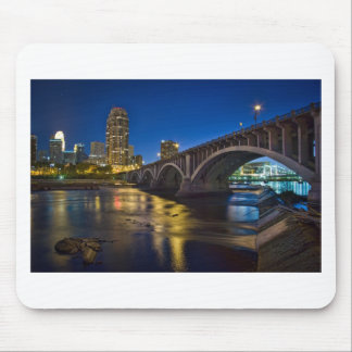 MplsSkyline3rdAveBridgeNightview_rs.jpg Muismat