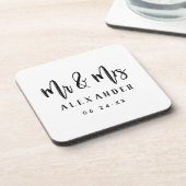Mr. en Mrs Black Brushed Script Wedding Monogram Bier Onderzetter (Linkerzijde)